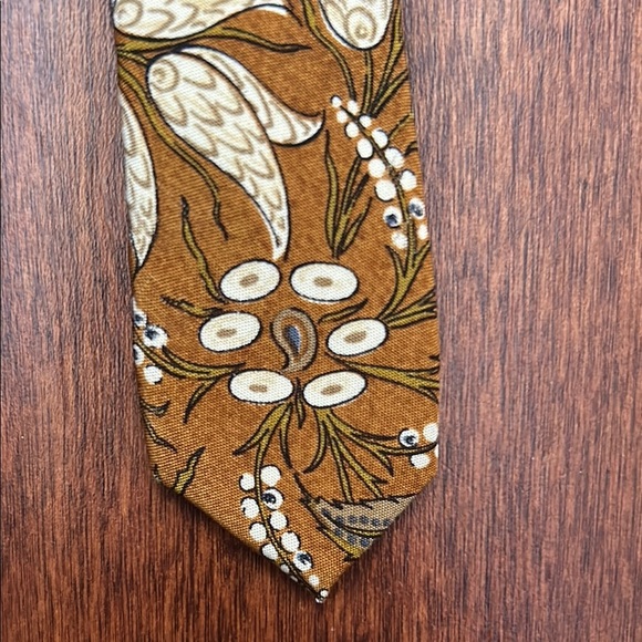 Joseph Abboud Autumnal Floral Tie in Brown and Cream, 100% Silk, Made in Italy - Picture 10 of 11